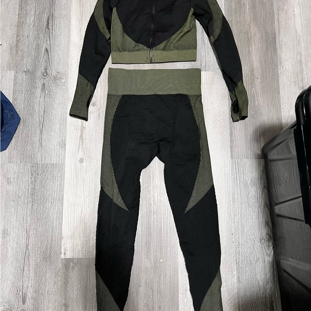 SHEIN Olive and Black Women's Workout Set